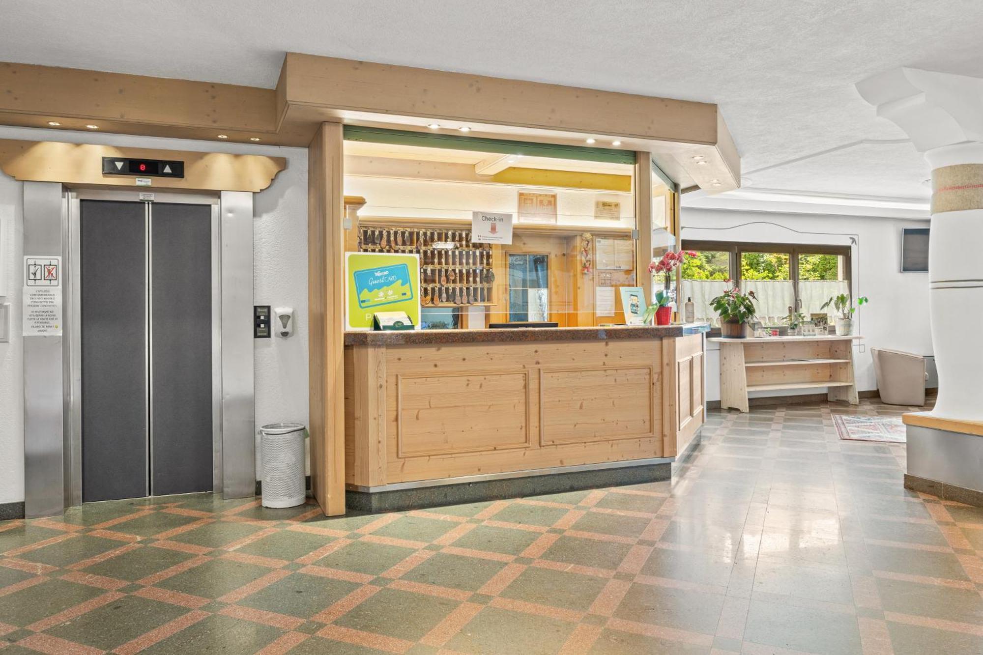 Aparthotel Des Alpes Кавалезе Екстериор снимка