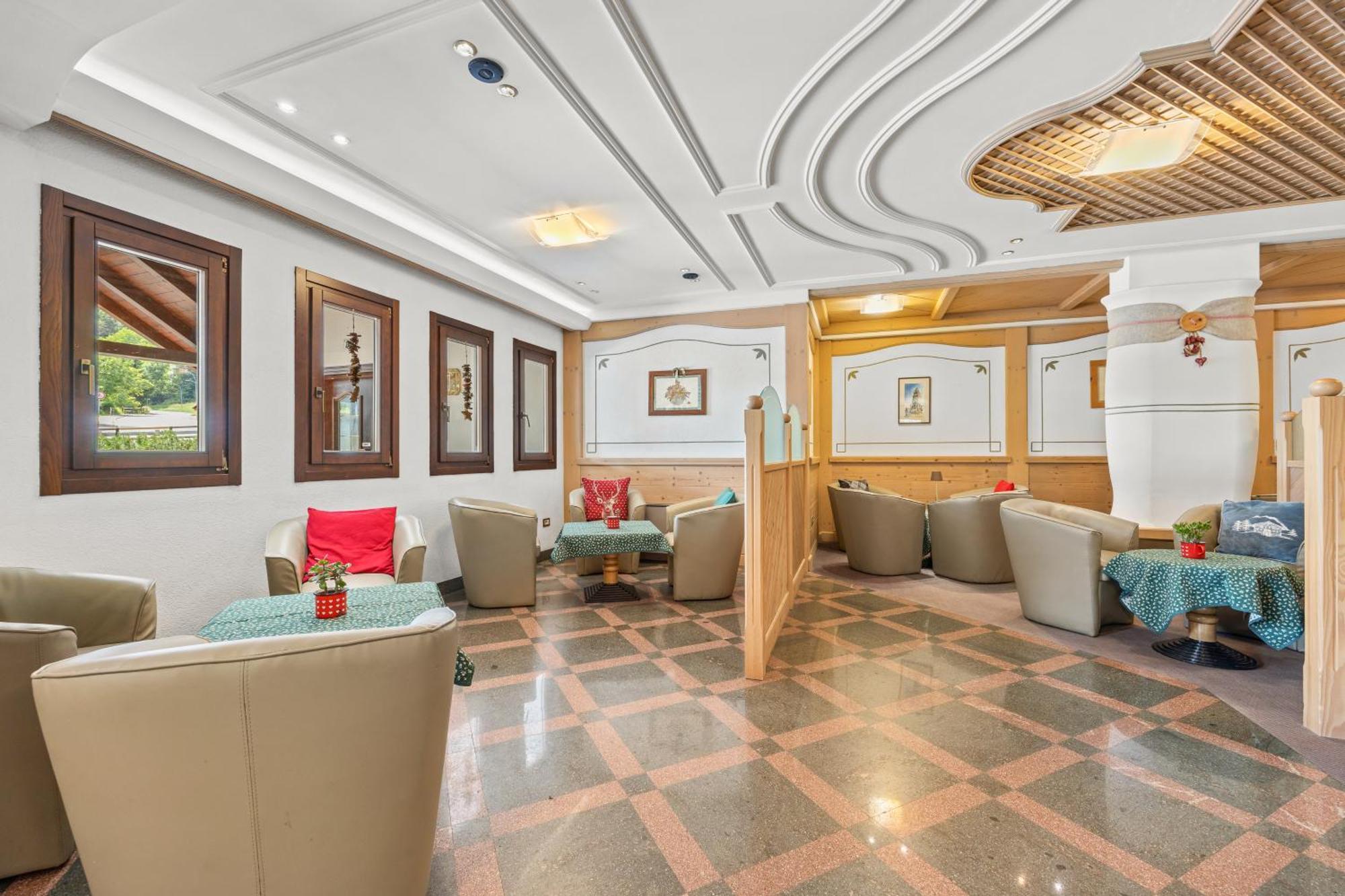 Aparthotel Des Alpes Кавалезе Екстериор снимка